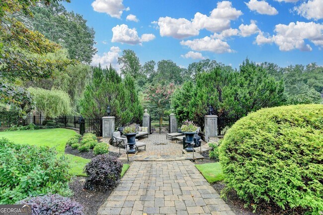 Building Photo - 2611 Briers N Dr