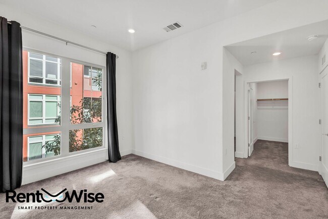 Building Photo - 390 Riesling Ave