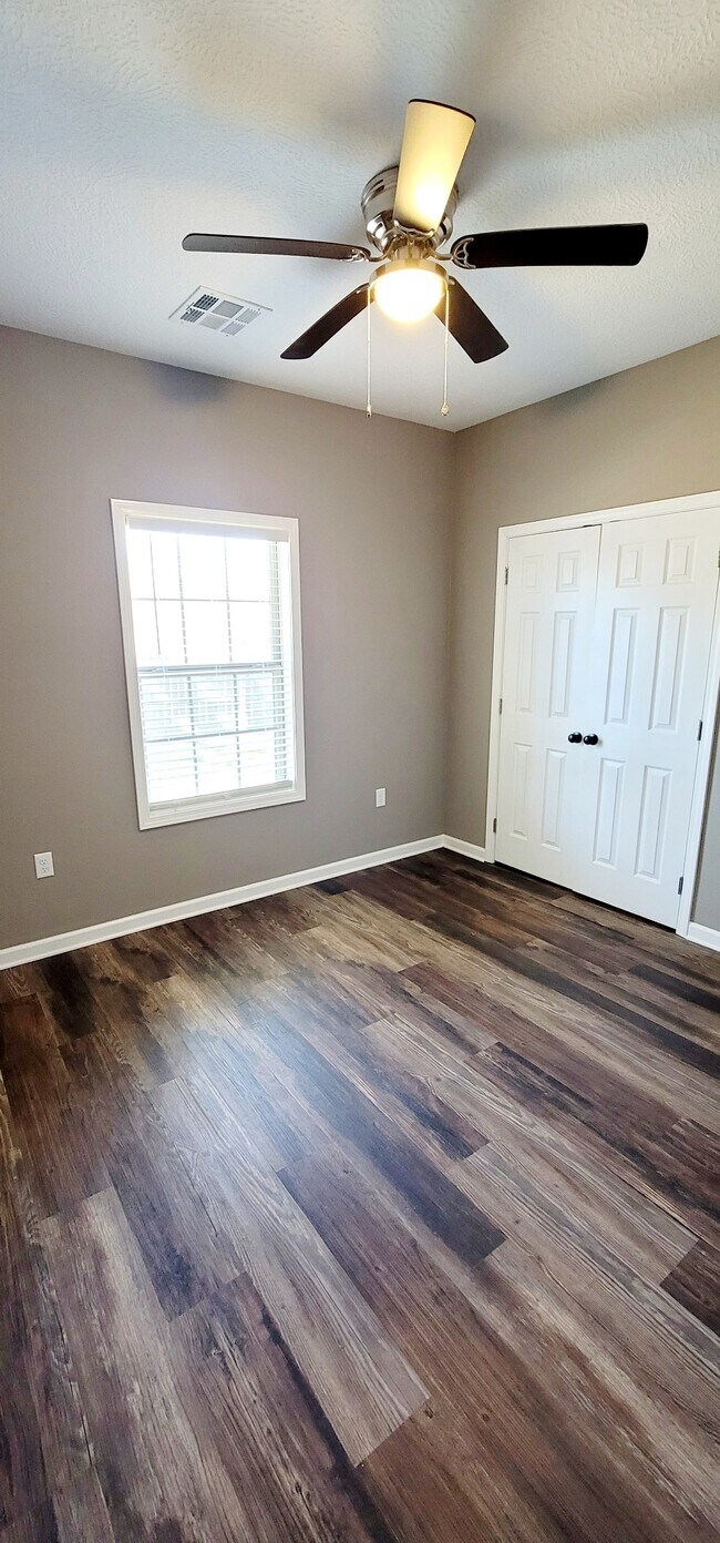 Building Photo - 145 Canterberry St