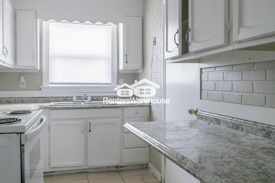 Building Photo - 1526 E 50th St