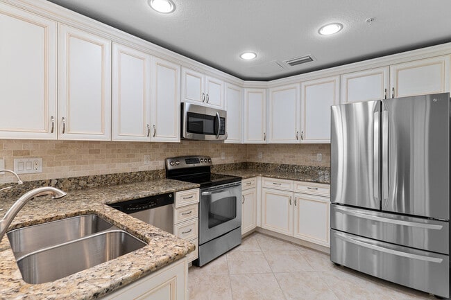 Building Photo - 6637 Alden Woods Cir