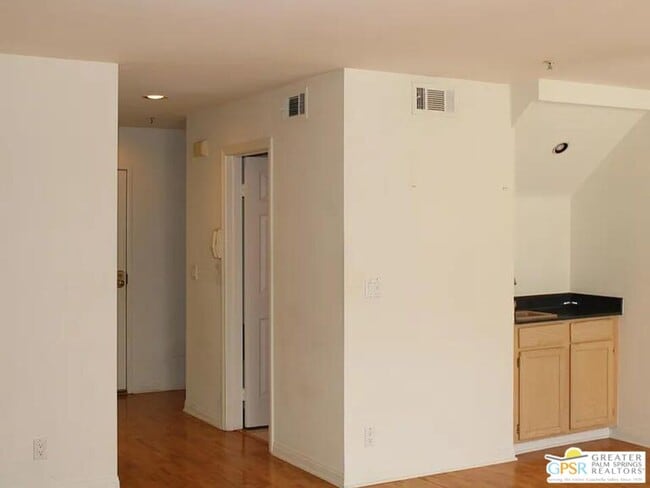 Building Photo - 1131 Campbell St