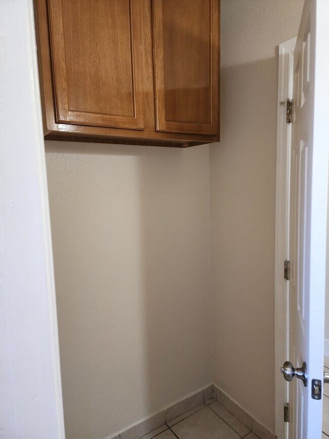 Building Photo - 3 bedroom 1 bath with Garage converted to ...