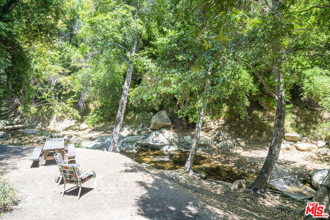 Building Photo - 618 S Topanga Canyon Blvd