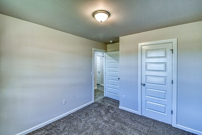 Building Photo - Brand New Construction!  Lawn care provided!