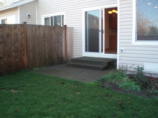 Building Photo - Beautiful 3 Bed 2.5 Bah Home in Auburn