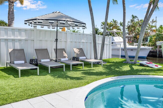 Building Photo - 1300 Mango Isle