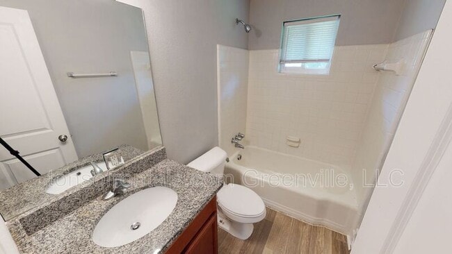 Building Photo - 84 W Park Dr