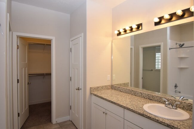 Building Photo - Gorgeous 5 Bed 3 Bath home in Herriman!!!