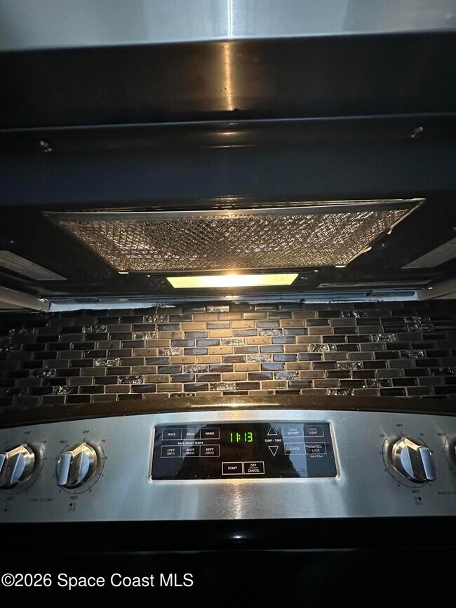 Building Photo - 837 Hickory St