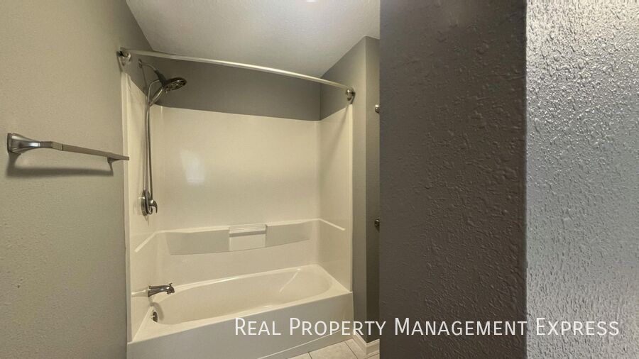 Building Photo - 4 Bedroom 2 Bathroom Home for Rent