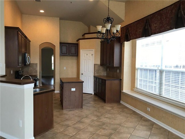 Building Photo - 2421 Mallard Dr