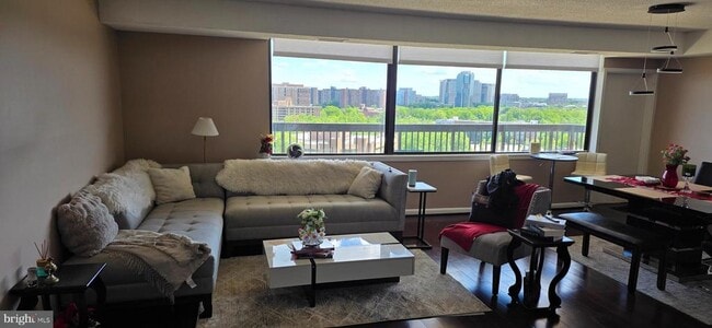 Building Photo - 3709 S George Mason Dr