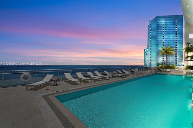Building Photo - 1300 Brickell Bay Dr