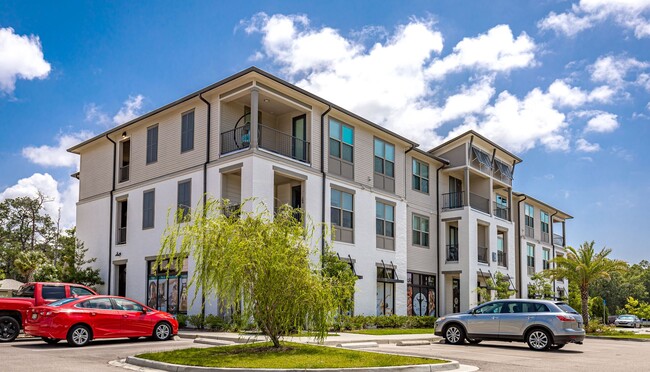 Building Photo - Coastal living right in the middle of Ocea...