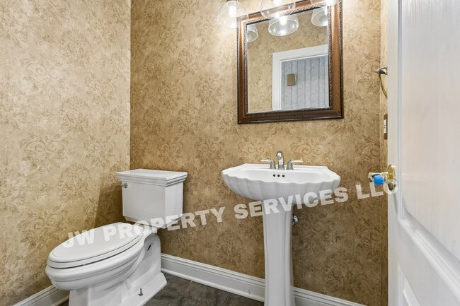 Building Photo - Spacious 4-Bedroom Home with Modern Comforts in Gretna