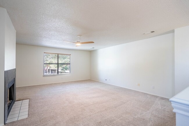 Building Photo - 8121 San Antonio St