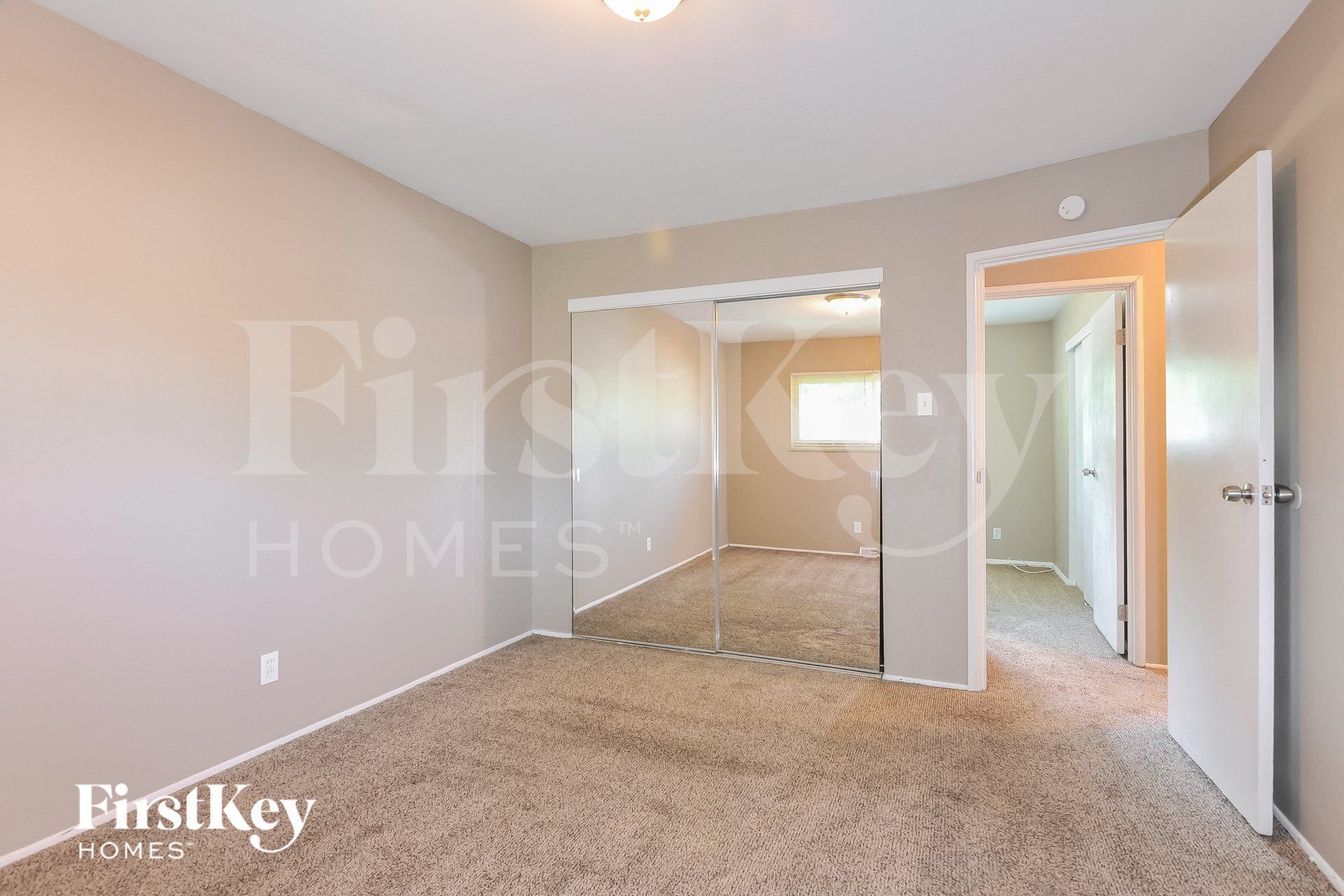 Building Photo - 925 Chula Dr