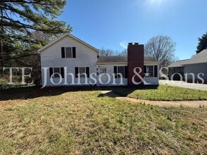 Building Photo - Charming 2BR Home Near Silas Creek Pkwy with Hardwood Floors & Carport