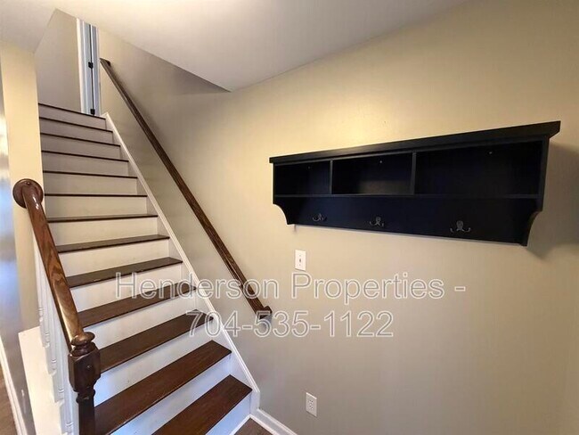 Building Photo - 2121 Ballingarry Dr