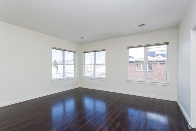 Interior Photo - 625 McGrath