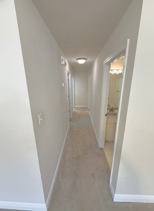 Building Photo - Charming 3BR Home in a Prime Tallahassee Location!!