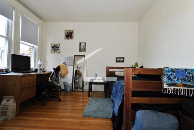 Building Photo - No Brokers Fee, No Security Deposit, Heat,...