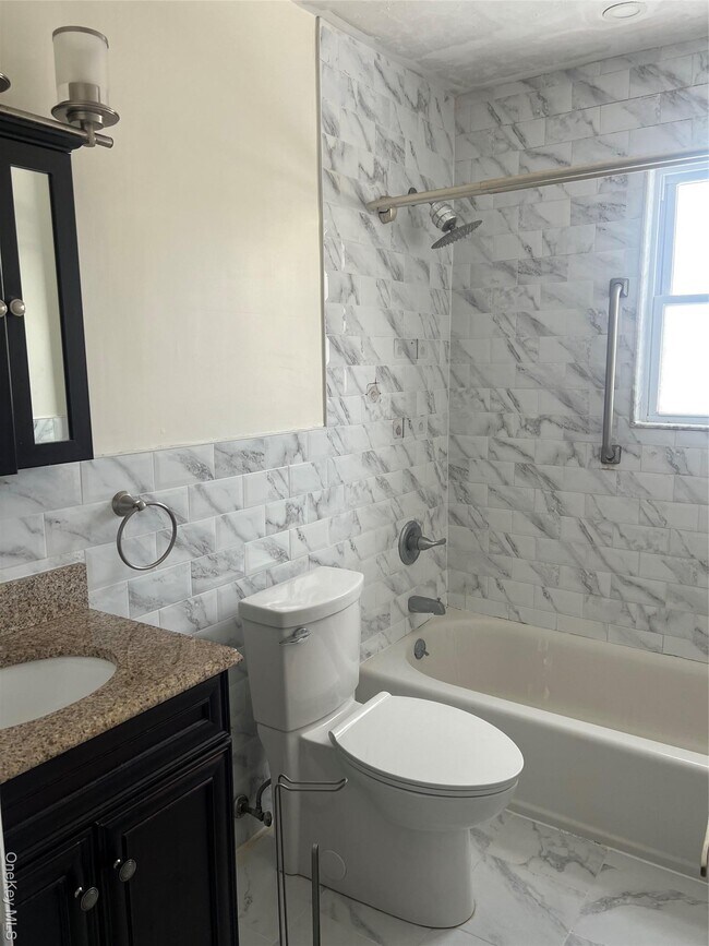 Building Photo - 239 N Middletown Rd