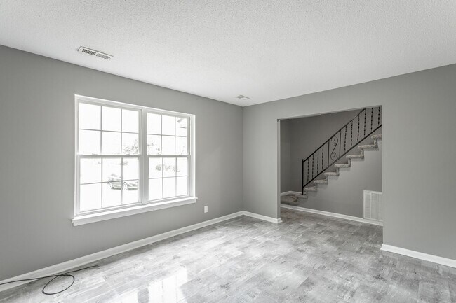 Building Photo - 510 Ely Rd