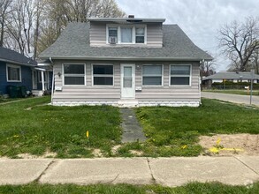 Building Photo - 2304 E Memorial Dr