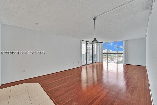 Building Photo - 20505 E Country Club Dr