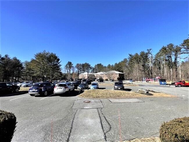 Building Photo - 805 Haverhill St