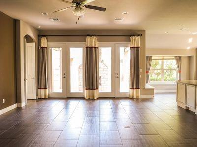 Building Photo - 2101 Southcreek Dr