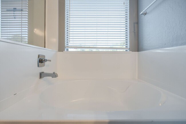 Building Photo - $3,500 For Lease Starting June 1, 2026 4 beds-2.5 Baths 2,421 Sq. Ft.  Amazing Gilbert 85298 Home...