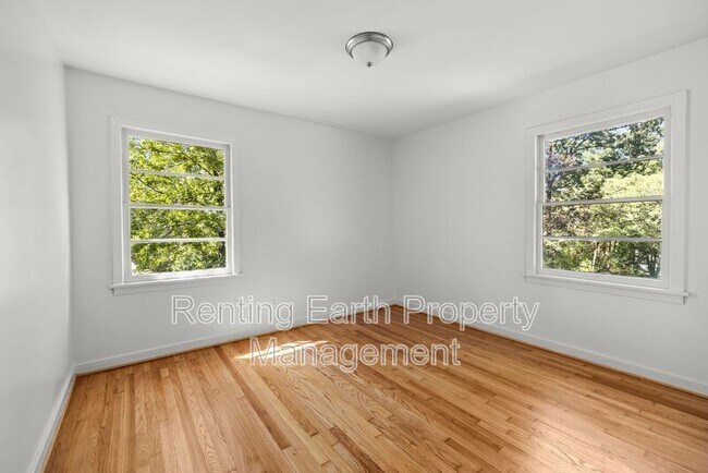 Building Photo - 1016 Belle Meade Dr