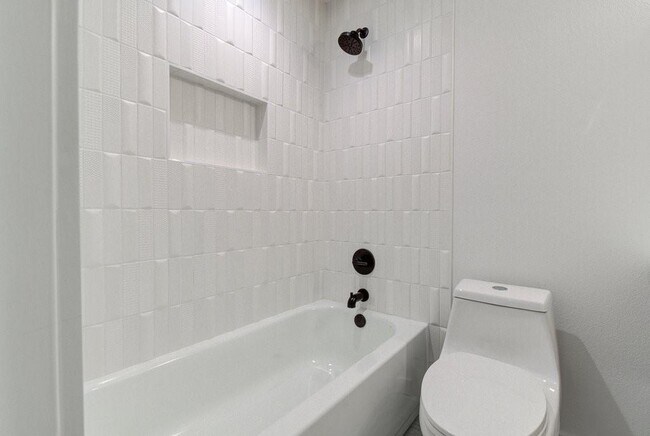 Building Photo - 1207 Hollow Creek Dr