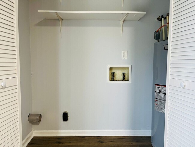Building Photo - 104 Peachtree Ct