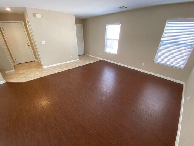Building Photo - Wonderful 4 bed/2.5 bath home located in Summerlin