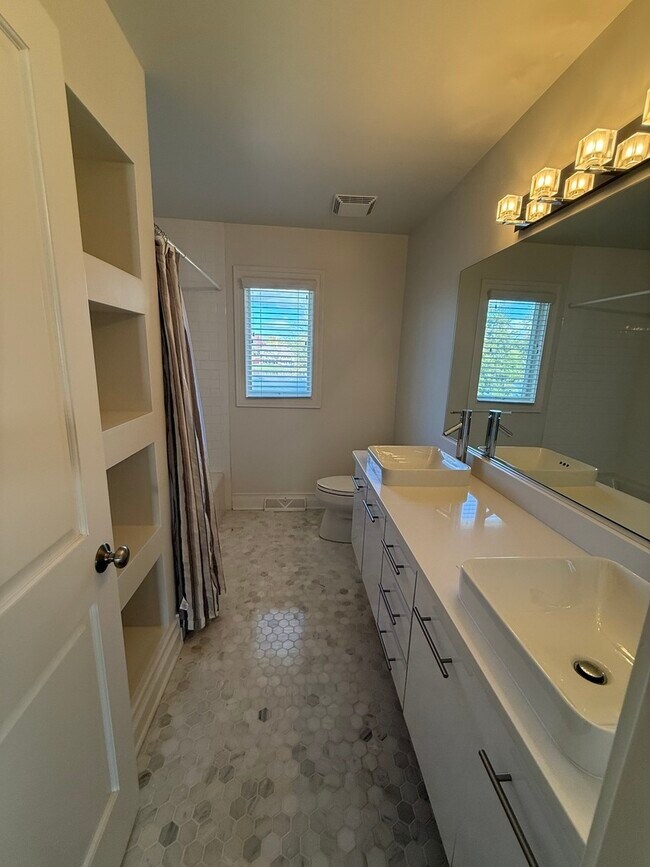 Building Photo - 551 83rd St