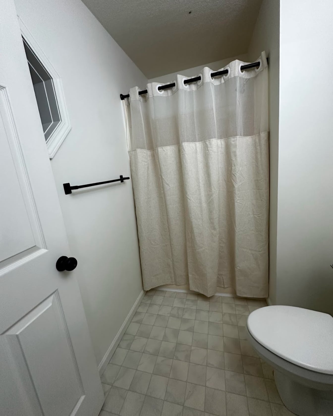 Master bathroom - 416 Willow St
