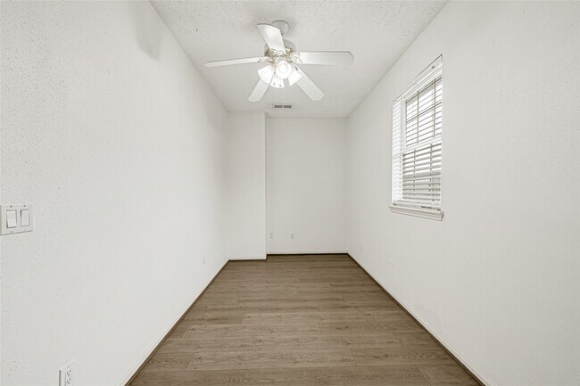 Building Photo - 10535 Emnora Ln
