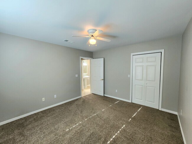 Building Photo - 2/2 Home in Lakeview Villas!
