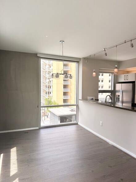 Diningroom - 321 10th Ave
