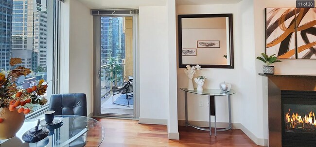 Building Photo - 910 Lenora St