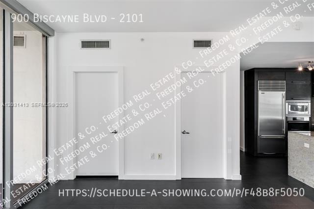Building Photo - 900 Biscayne Blvd