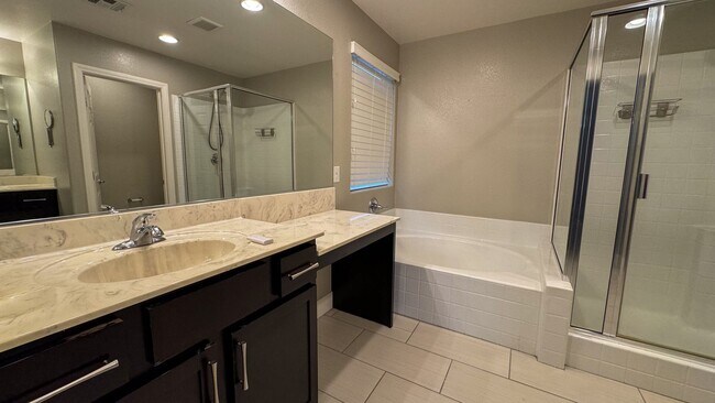 Building Photo - 4-bed, 2.5 bath, 2,498 sq ft home in Mount...
