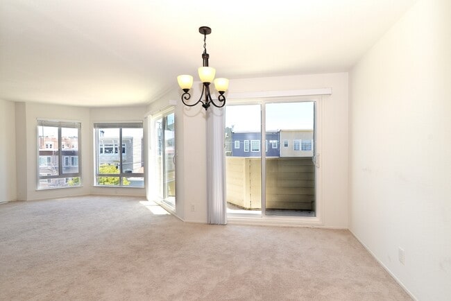 Building Photo - 333 18th Ave