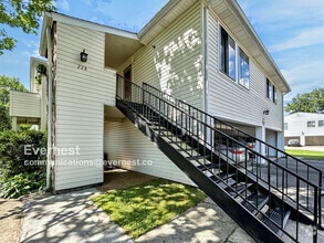 Building Photo - 810 Bellevue Rd