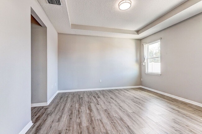 Building Photo - 32848 Sand Creek Dr