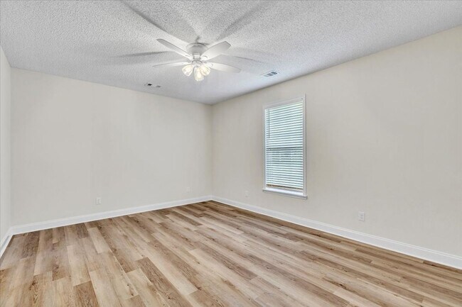 Building Photo - 3 Bed/2 Bath Home within Walking Distance to Richmond Hill Schools